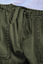 Cargue la imagen en el visor de la galería, Casual Pocketed Frayed Denim Shorts - www.novixan.com
