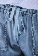 Cargue la imagen en el visor de la galería, Casual Pocketed Frayed Denim Shorts - www.novixan.com
