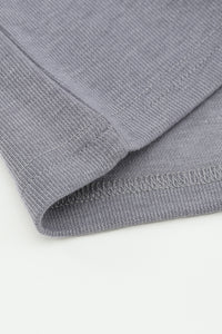 Conjunto de dos piezas de pantalón corto y top de manga con hombros caídos de punto acanalado gris
