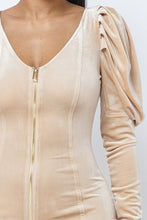 Cargue la imagen en el visor de la galería, Soft Velvet Pleated Puff Sleeve Low V Neck Dress - www.novixan.com
