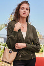 Cargue la imagen en el visor de la galería, Overwrap Front Button Long Sleeve Knit Top - www.novixan.com
