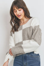Load image into Gallery viewer, Round Neck Color Block Long Sleeve Sweater
