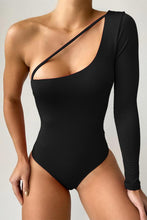 Cargue la imagen en el visor de la galería, Cut-out One Shoulder Bodysuit - www.novixan.com
